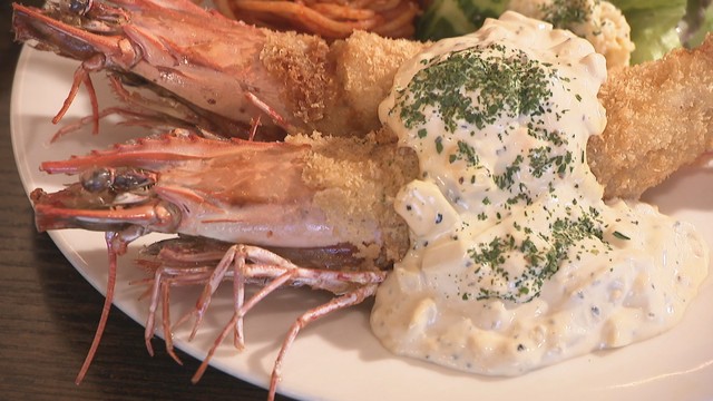 シェフの技術が光る！大きく美しいエビフライ　自家製タルタルソースをたっぷりと　香川【ほっとマルシェ】