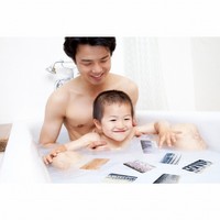 お風呂でもかるた遊びを楽しめます（画像提供：株式会社千葉印刷/SANAGI design studio）