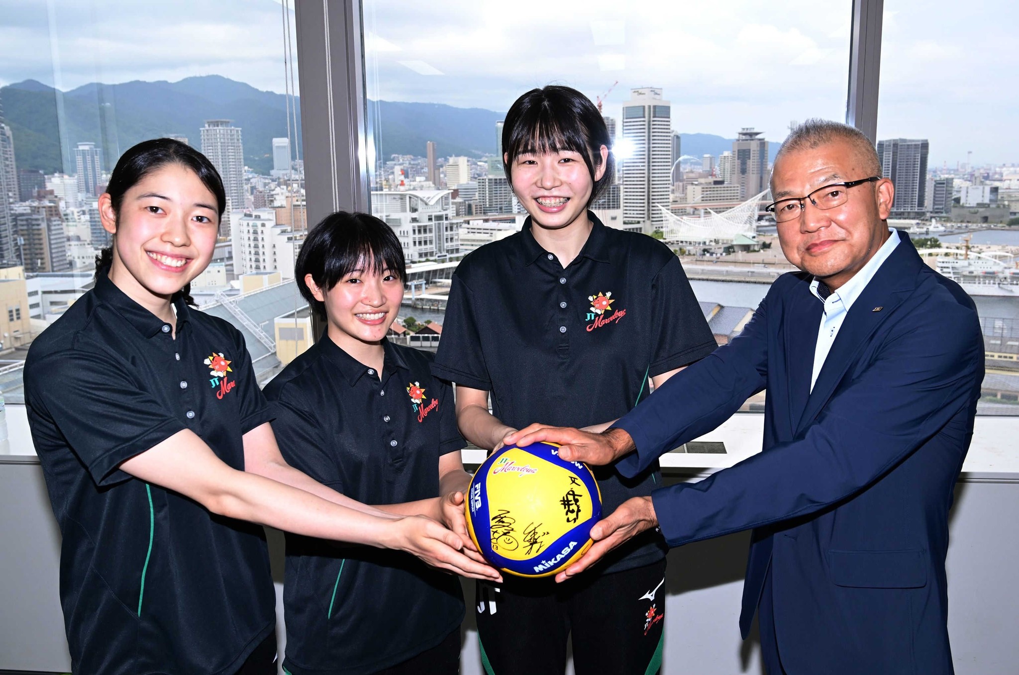 バレーV1女子、JT3選手「一丸で頑張る」王座奪還へ決意 西川有喜