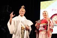 棚橋弘至（左）とジュリア