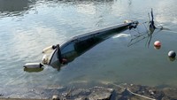 沈没したプレジャーボート　玉野海上保安部提供
