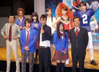 （前列左から）アンガールズ・田中卓志、高橋龍輝、福士蒼汰、清水富美加、鶴見辰吾（後列左より）土屋シオン、志保、虎南有香、坂田梨香子、冨森ジャスティン＝2011年