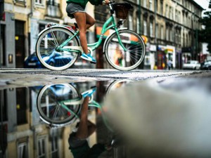 「返さなくていいよ」突然の土砂降りに手を差し伸べた、名前も知らない男性