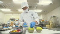1つ1つ丁寧にケーキ作り　人気の洋菓子店「菓子工房ルーヴ」で働くお父さん　香川【おしごとみせて】