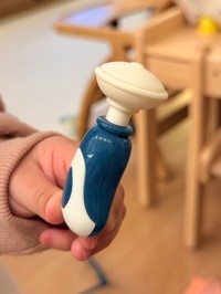 お医者さんセットの中に入っていた謎の器具／JK DECORさん（@jk___decor）提供