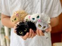 なつかない猫はぬいぐるみにもなり現在ガチャガチャで販売中とのこと