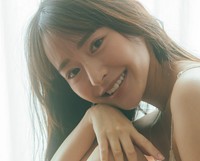 高崎かなみ（撮影／東京祐　ヘアメイク／花房みなみ　スタイリング／毛塚由恵）