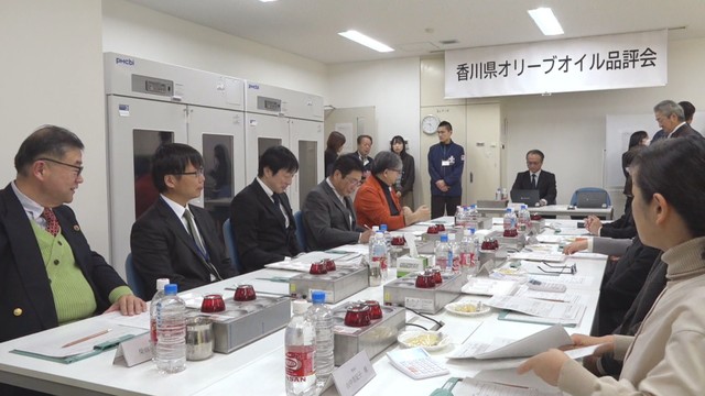 オリーブの産地小豆島でオリーブオイルの品評会が開かれる　香川・小豆島町