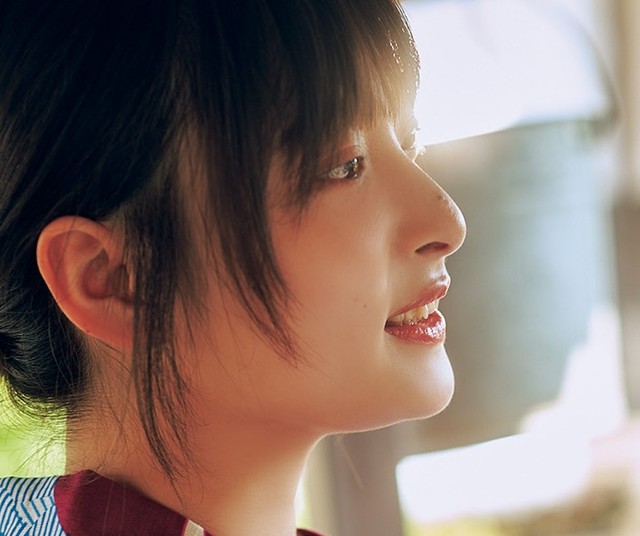 沢美沙樹（撮影：岡本武志　ヘアメイク：設楽和代　スタイリング：田森春菜）