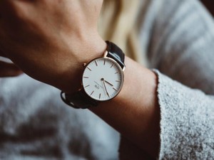 学生の頃に好きだった時計をつける。今の私には似合わなくなっていた