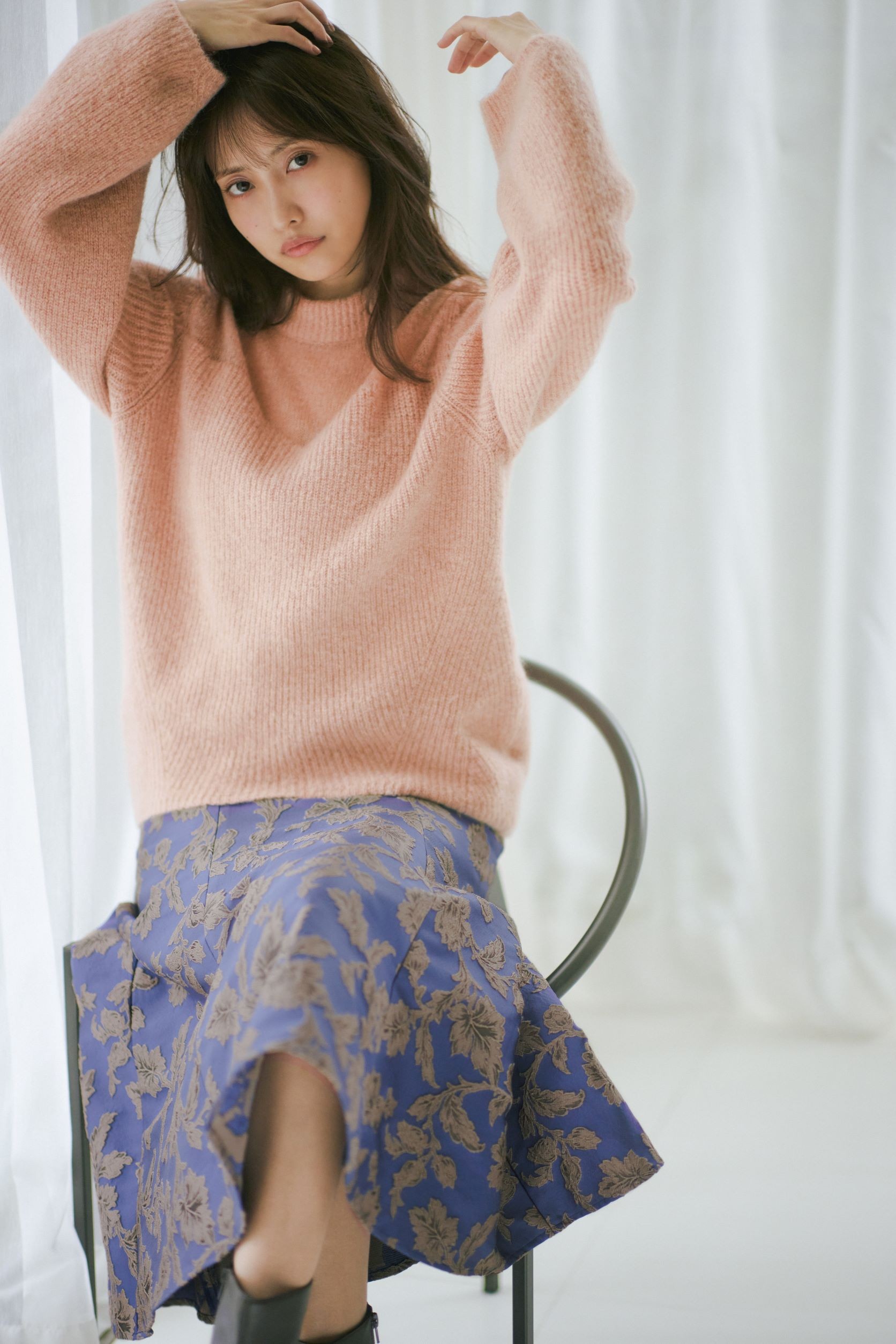佐野ひなこ　ミニスカ 佐野ひなこ「SNIDEL」冬の愛されニットのモデルで魅力全開｜よろず〜ニュース