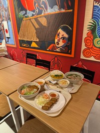 ベトナム館のサイゴン屋台では、ブンチャージョーや揚げ春巻き、ココナッツカレー、ベトナムフォーなどがありました。
