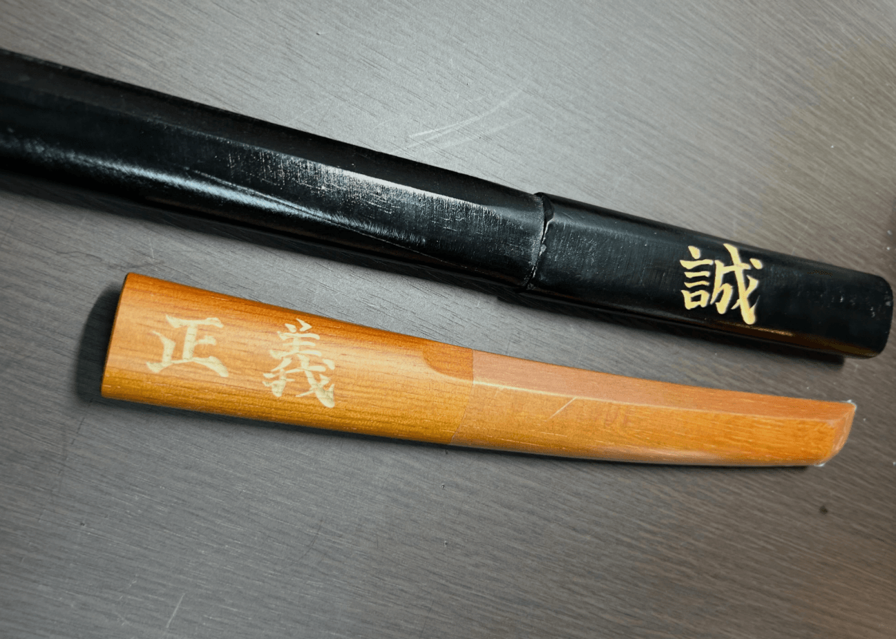 息子さんとパパさんが買ってきた、こだわりの木刀　画像提供：加藤さん