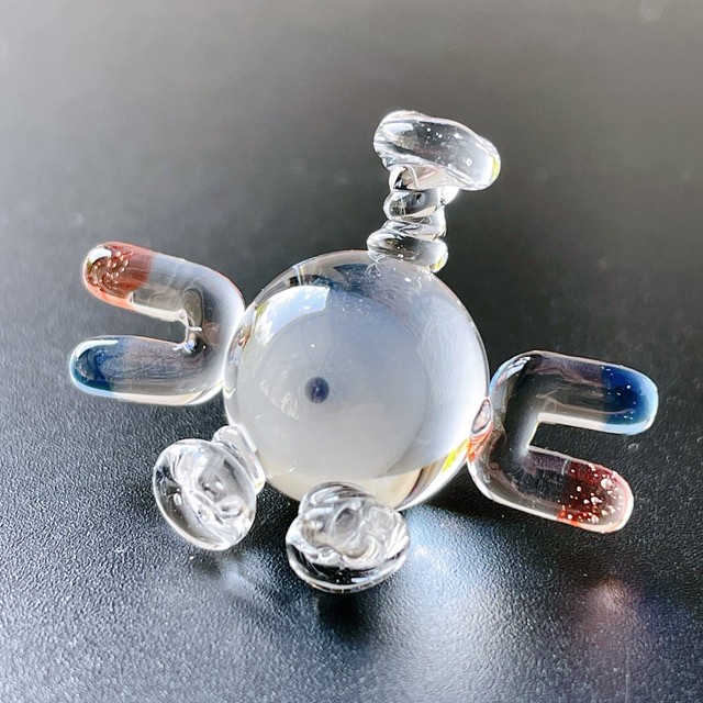 じしゃくポケモン・コイルをガラスで再現（温井ガラス工房さんツイッターより）