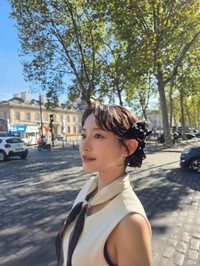 高崎かなみ パリ撮影2027年カレンダー『belle』（GーSTYLE刊）
