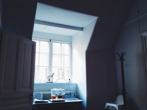 「親がいなくても」。中学生の私をキッチンで泣かせた、空腹と寂しさ