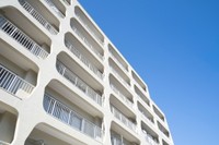 築41年以上の物件に対する反響が2026年には約半数にまで拡大　※画像はイメージです（hirota/stock.adobe.com）