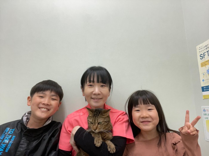 花えみ動物病院は、獣医師である夫と開院した。2人のお子さんのお母さんとしても忙しい毎日を送る（加藤さん提供）