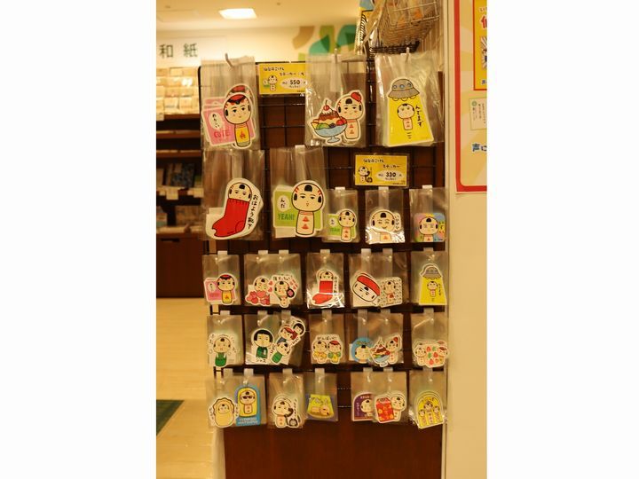 「仙台弁こけし」とのコラボ商品も多数展開
