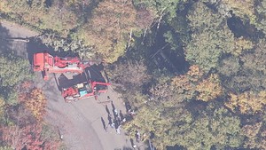 【速報】蔵王エコーラインでトラックと乗用車が衝突し崖下に転落　３人けがで１人意識不明
