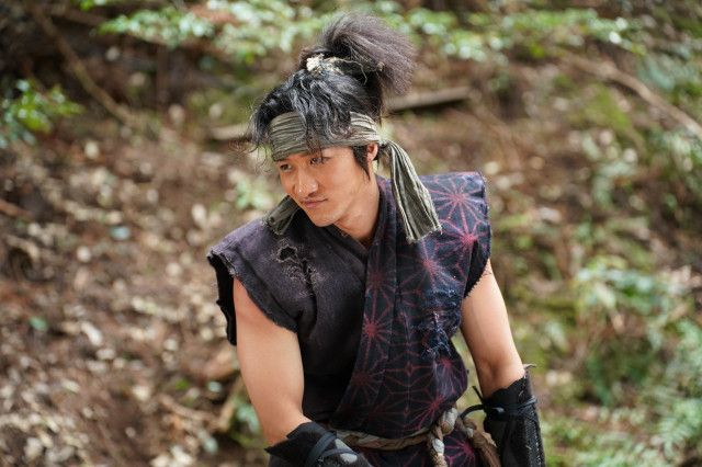 岩本×中川、初対面で“手合わせ”