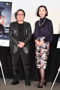 舞台挨拶でもおしどり夫婦。高橋伴明監督（左）と「『桐島です』」や「安楽死特区」ではプロデューサーも務めた妻で女優の高橋惠子（2022年撮影）