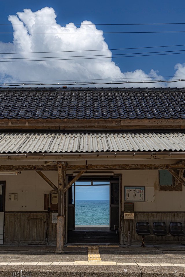 新潟の海の見えるとある駅での1枚（提供：yuyaさん）