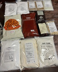 製菓材料の買い出しや器具を揃えるのも日々の楽しみ。もはや趣味の粋を超えている感じも（能島賢治さんThreadsより）