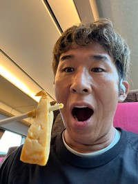 「タクト。指揮棒」（田村裕さんの公式Xから）