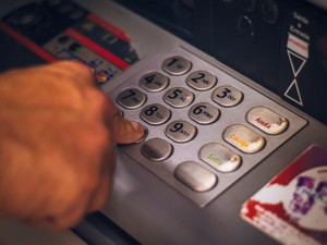 30代目前、不安な老後資金問題と貯金額。お金の使い道が変化した