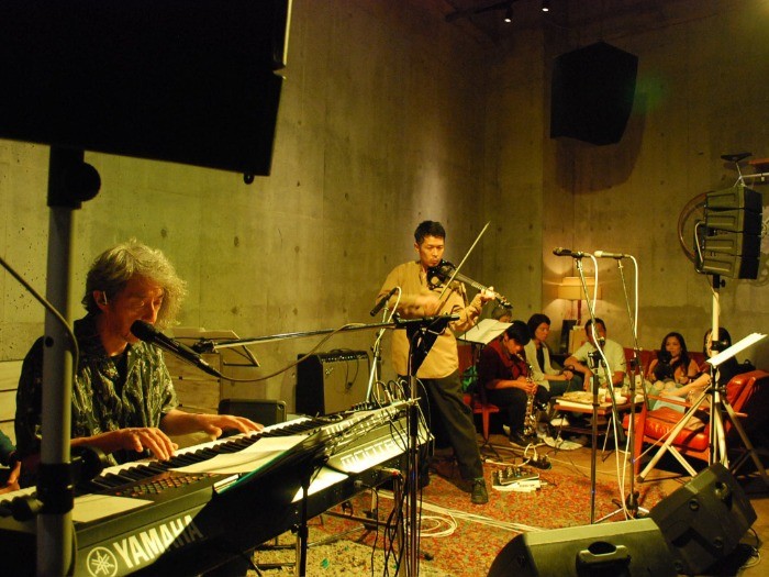 すばらしいコラボレーション。ワンともスンとも聞こえない中、犬もひとも聴き入りました