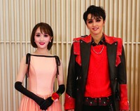 宝塚　星組「花より男子Ⅱ」トップスター暁千星（右）とトップ娘役・詩ちづる＝御園座