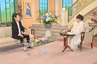 18日放送の「徹子の部屋」に出演する舟木一夫（左）と司会の黒柳徹子＝テレビ朝日提供