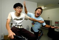 りあるキッズの安田（左）、ゆうき＝2003年撮影