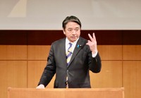 国民民主党の党大会で演説する榛葉賀津也幹事長