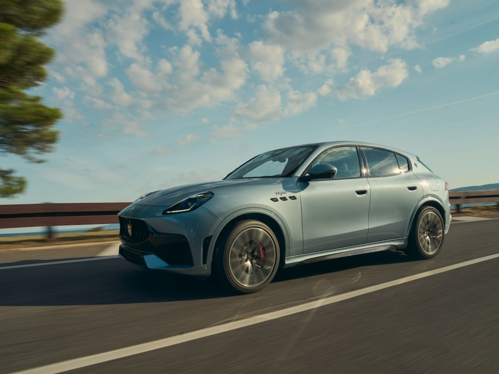マセラティのSUV「グレカーレ」に新型登場 驚異のエンジン性能と高い