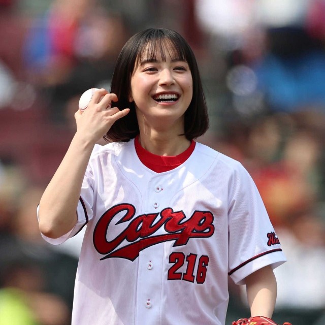マウンドで笑顔を見せる藤﨑ゆみあ