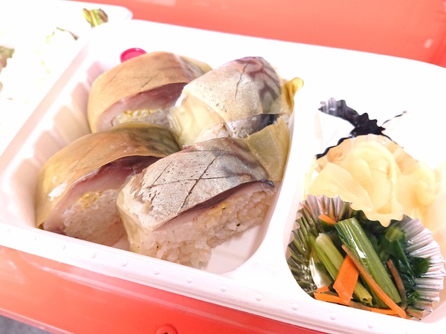 自慢の大トロ鯖棒寿司