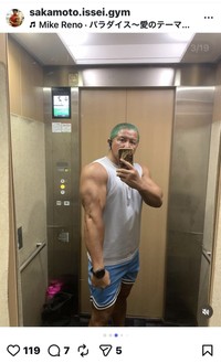 グリーンの髪色をアピール＝坂本一生（＠sakamoto.issei.gym）さんのインスタグラムより