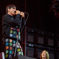 　エディ・ヴァン・ヘイレンに捧げたニュー・シングルをリリースしたレッド・ホット・チリ・ペッパーズ