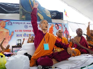 インドのカースト最下層、ヒンドゥー教捨てて仏教へ　日本から来た僧が後押し