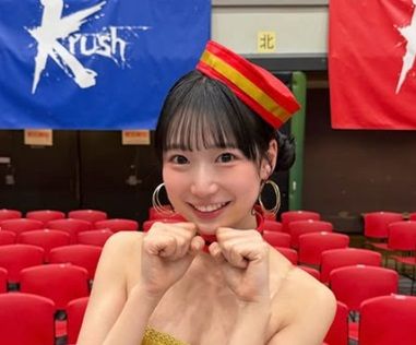 18歳、美カーブのバックショット＆布団で横になって“ギュッ” 百田汐里