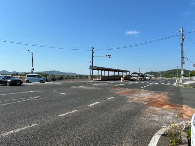 岡山市の交差点で乗用車とバイクが衝突　バイクの男性(20)が重体