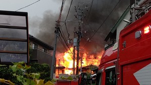 【速報】仙台・青葉区の住宅街で火災　空き家から出火か