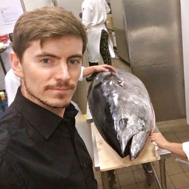 日本料理店で修行していたとき、大きなマグロを目にして驚いたそう（画像提供：ラトビア人ロマンさん）
