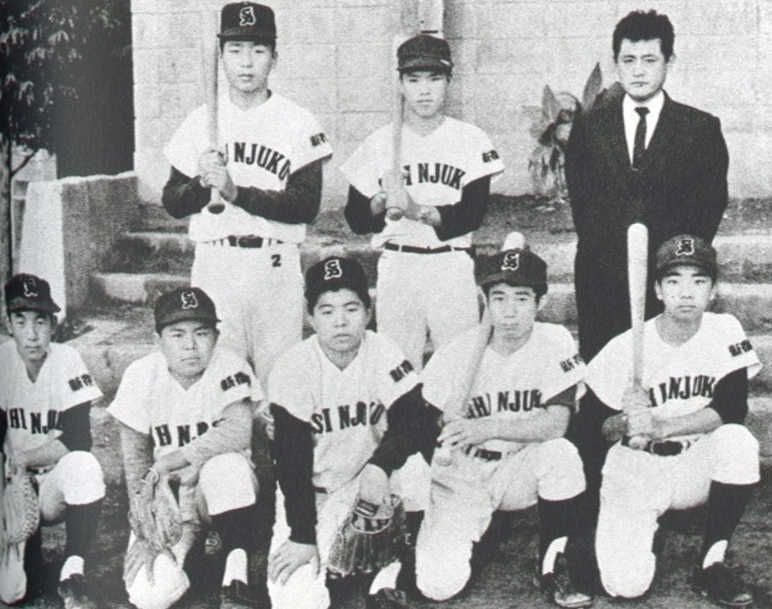 千葉市立新宿中学校、野球部時代（前列右から３人目）