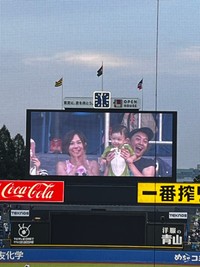 千秋さんが撮影した小笠原さん一家の写真（小笠原奈央さん提供）