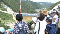 「帯鋼補強土壁工法」を親子で学ぶ　ダムと道路の建設現場体験ツアー　香川