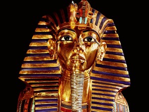 金貨の袋を抱き、海に沈んだ男がいた　人はなぜ金にひかれるのか