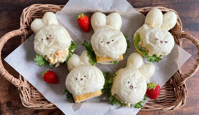 だし巻き卵と卵サラダをサンド！